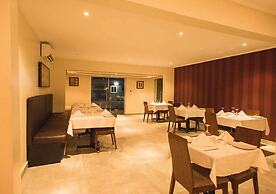 Earl Heights Suites Hotel