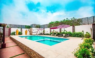 Earl Heights Suites Hotel