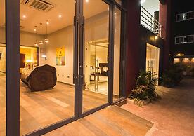 Earl Heights Suites Hotel