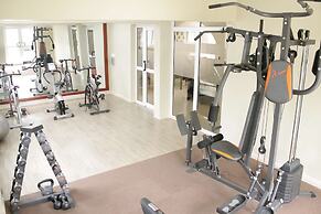 Earl Heights Suites Hotel