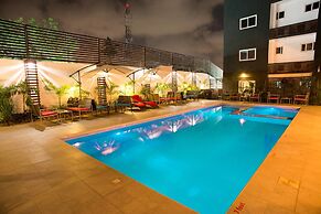 Earl Heights Suites Hotel