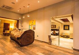 Earl Heights Suites Hotel