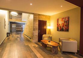 Earl Heights Suites Hotel