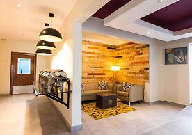 Earl Heights Suites Hotel