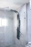 Earl Heights Suites Hotel