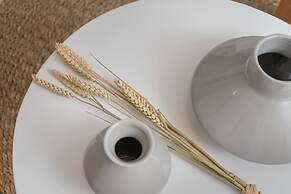 Ormos Holiday Studios