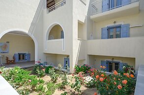 Ormos Holiday Studios