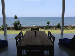 Air Sanih Beach Villa