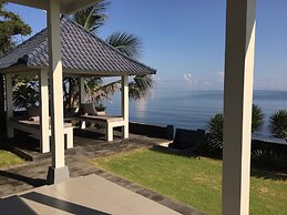 Air Sanih Beach Villa