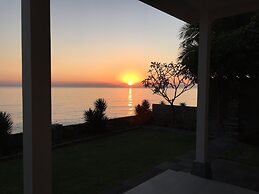 Air Sanih Beach Villa