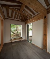 Hanok Residence Hotel Side