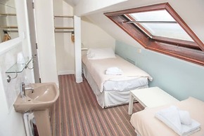 Leonardo's Guest House