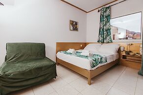 Happy Days Hotel Christina