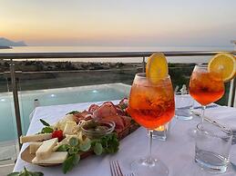 La Blanca Resort & Spa