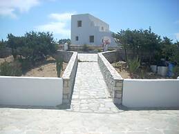 Aeraki Studios & Apartments