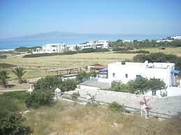 Aeraki Studios & Apartments