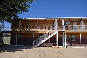 Love Hotels Western Holiday by OYO at Harlan Lake NE