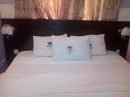 Esado Suites and Conference Oregun