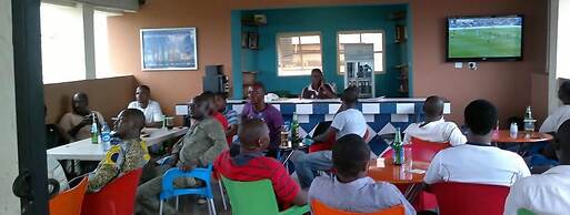 Esado Suites and Conference Oregun