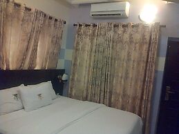 Esado Suites and Conference Oregun