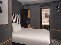 Snob Hotel