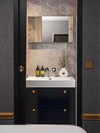 Snob Hotel