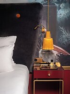 Snob Hotel