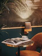 Snob Hotel