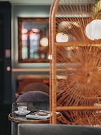 Snob Hotel
