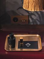 Snob Hotel