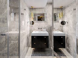 Snob Hotel