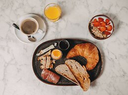 Snob Hotel