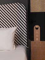 Snob Hotel