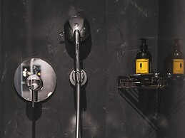 Snob Hotel