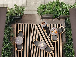 Snob Hotel