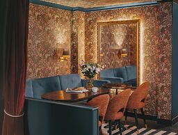 Snob Hotel