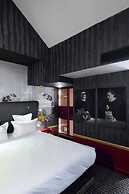 Snob Hotel