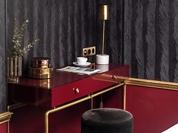 Snob Hotel