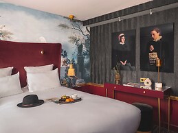 Snob Hotel