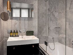 Snob Hotel