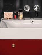Snob Hotel