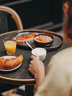 Snob Hotel