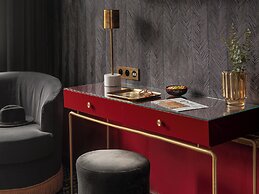 Snob Hotel