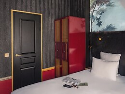 Snob Hotel