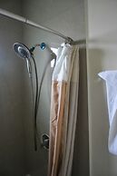 Hotel El Camino Inn & Suites