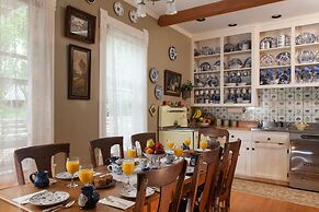 Thorp House Inn & Cottages