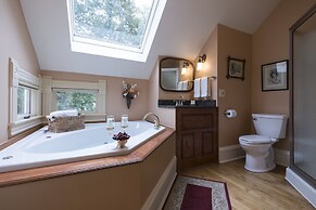 Thorp House Inn & Cottages