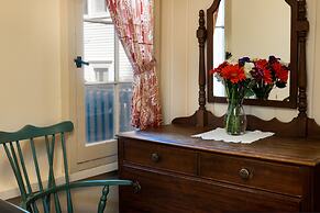 Thorp House Inn & Cottages