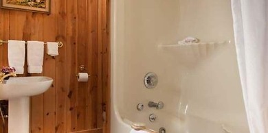 Thorp House Inn & Cottages