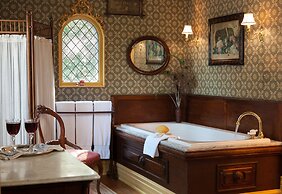 Thorp House Inn & Cottages